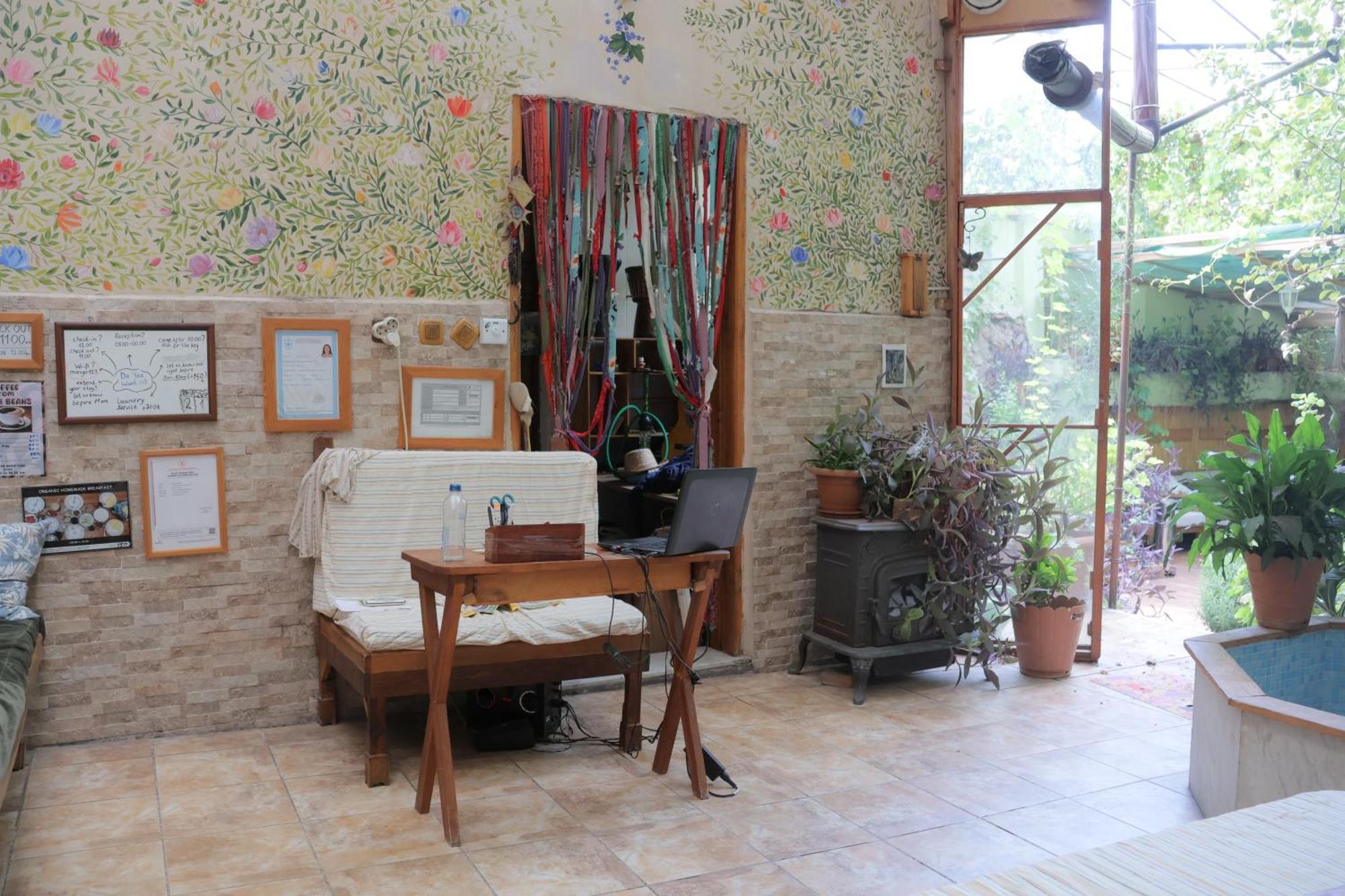 Lotus Garden Hostel İzmir Kültér fotó